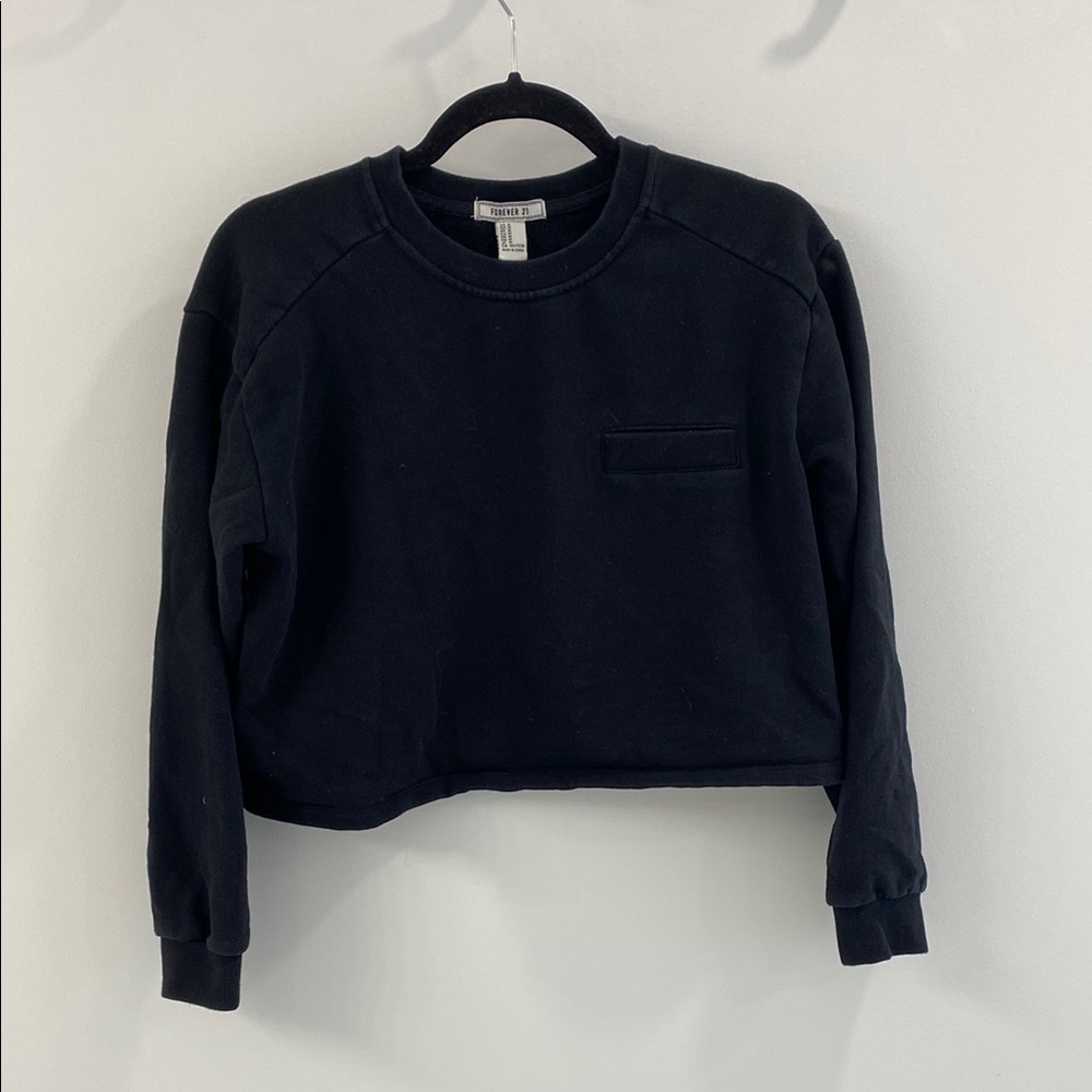 Forever 21 Black Cropped Sweater - Medium